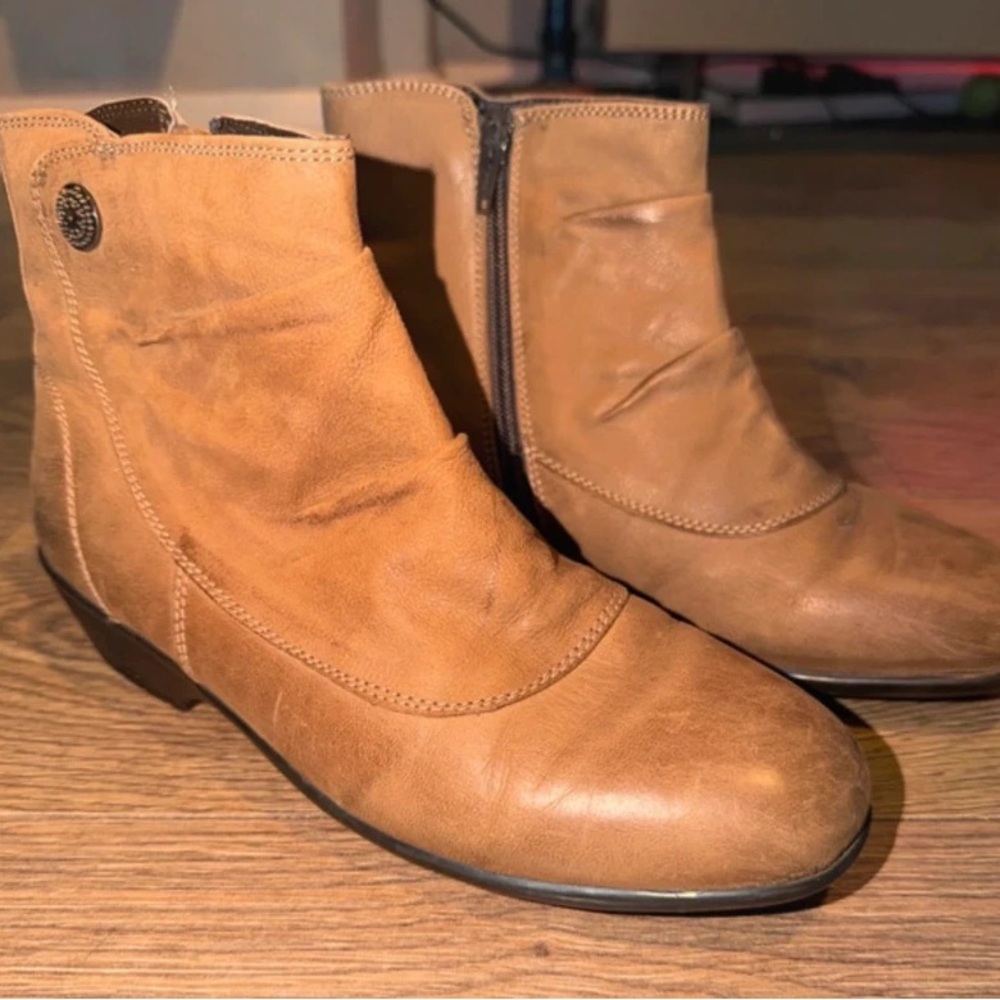 Elegant Brown Heeled Boots for Women